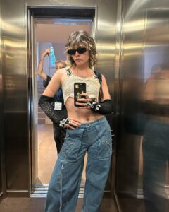 Benvenuti nel meraviglioso mondo di Madame, la regina indiscussa della classe e dell'eleganza! Qui...