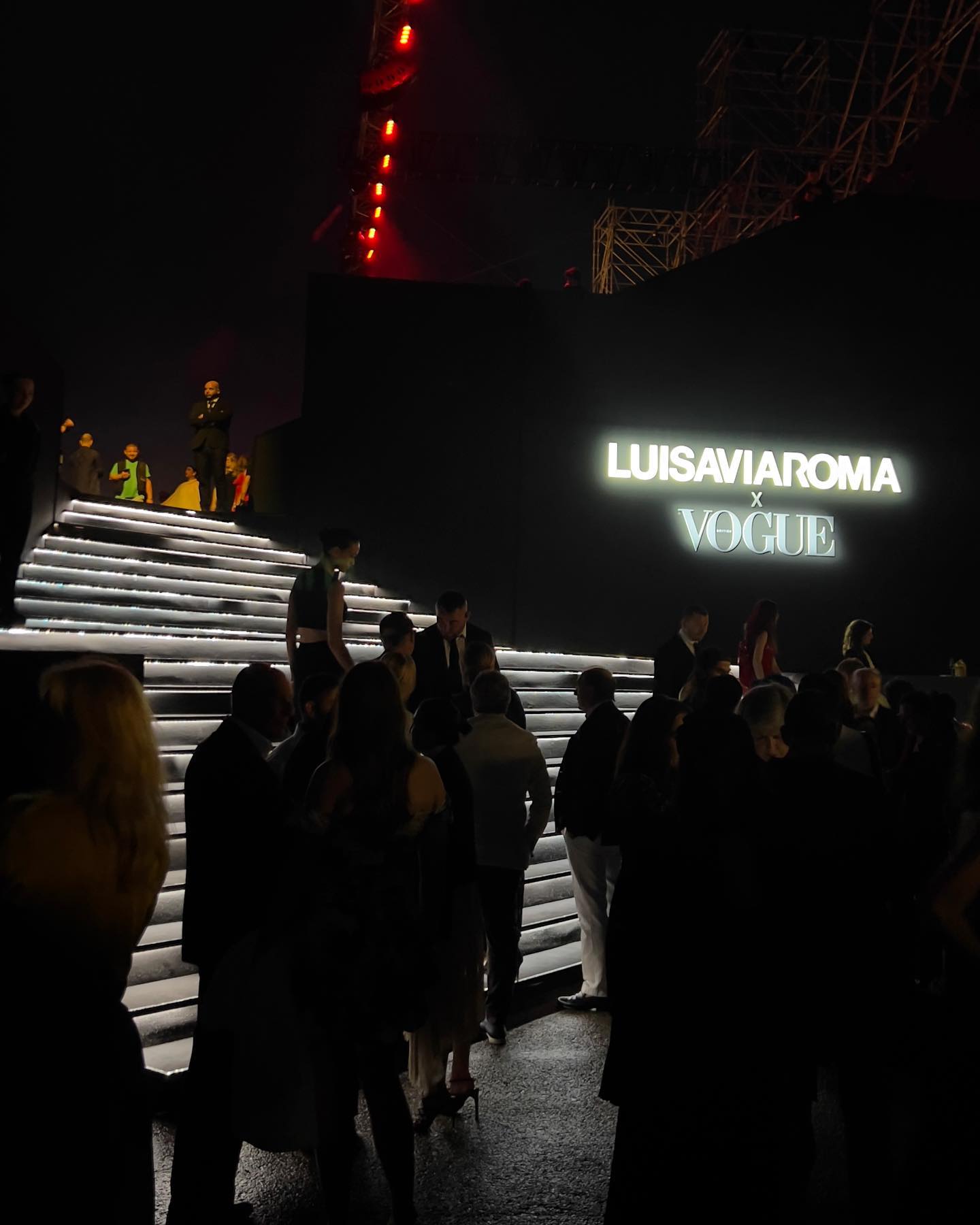 Elisabetta Canalis “Ed allo scoccare della mezzanotte l’incantesimo svanirà e ti ritroverai sul tr...