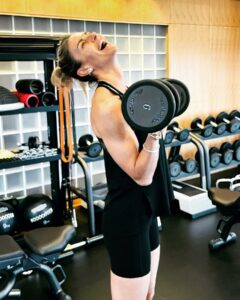 Martina Colombari, Ridiamoci su’ ……. su Instagram delizia i suoi fan