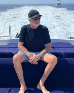 Lasciate che vi parli di un personaggio che ha fatto scuola nell'arte di diventare ricco e famoso...