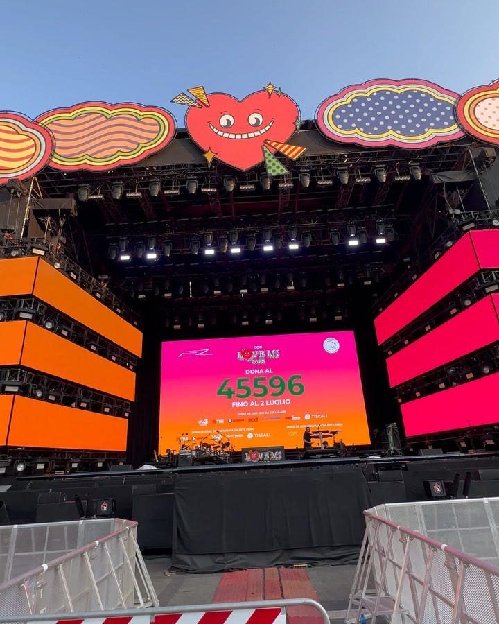 Fedez Tutto pronto per domani!
non avete idea di quanto sia emozionato e grato per qu...