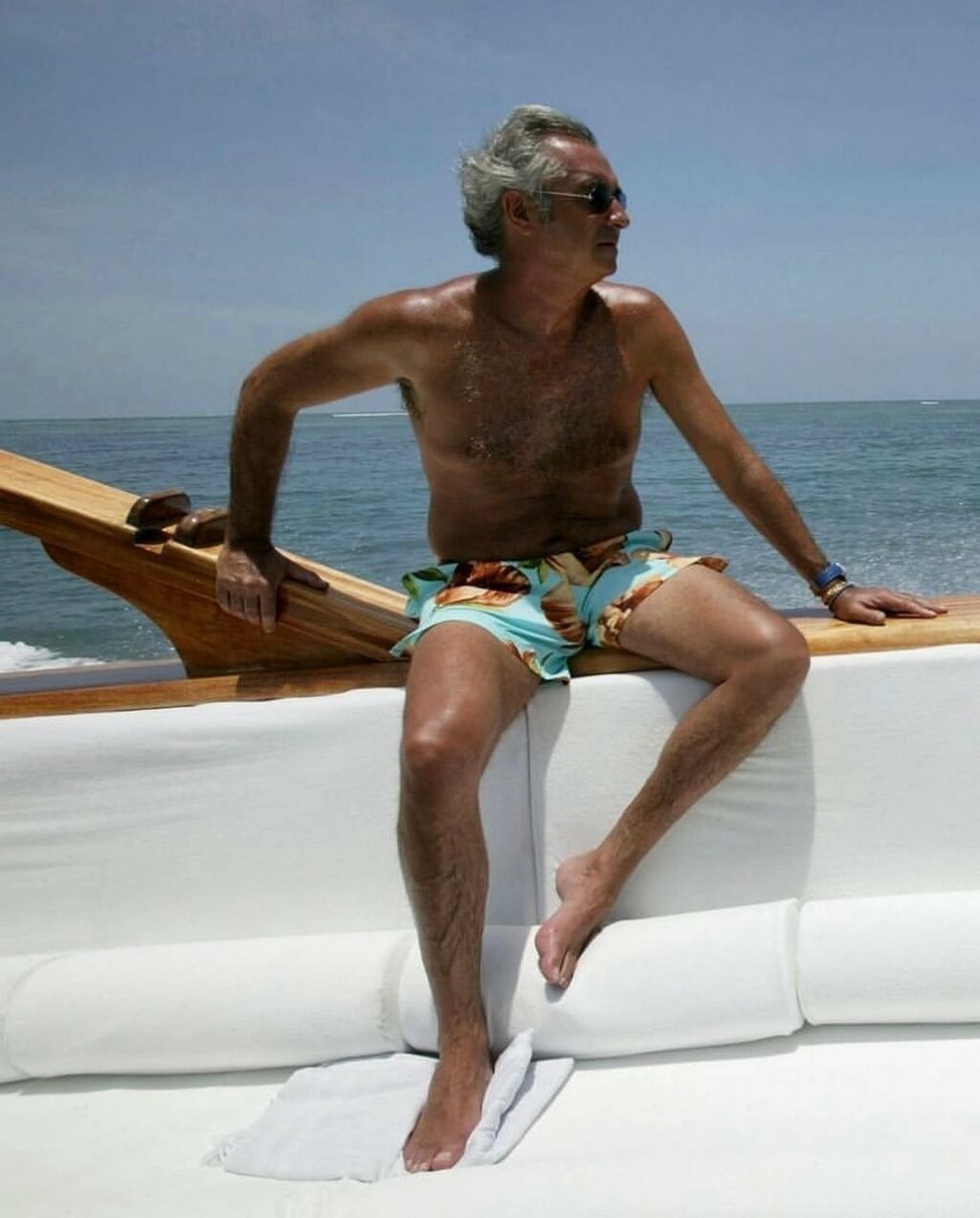 Flavio Briatore, Un po’ di anni fa a Malindi, Kenia… su Instagram stupisce i suoi fan