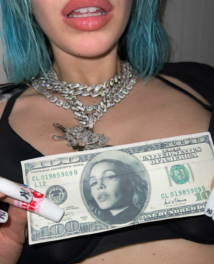 Rose Villan, nella motherfuckin’ benz… su Instagram delizia i suoi fan