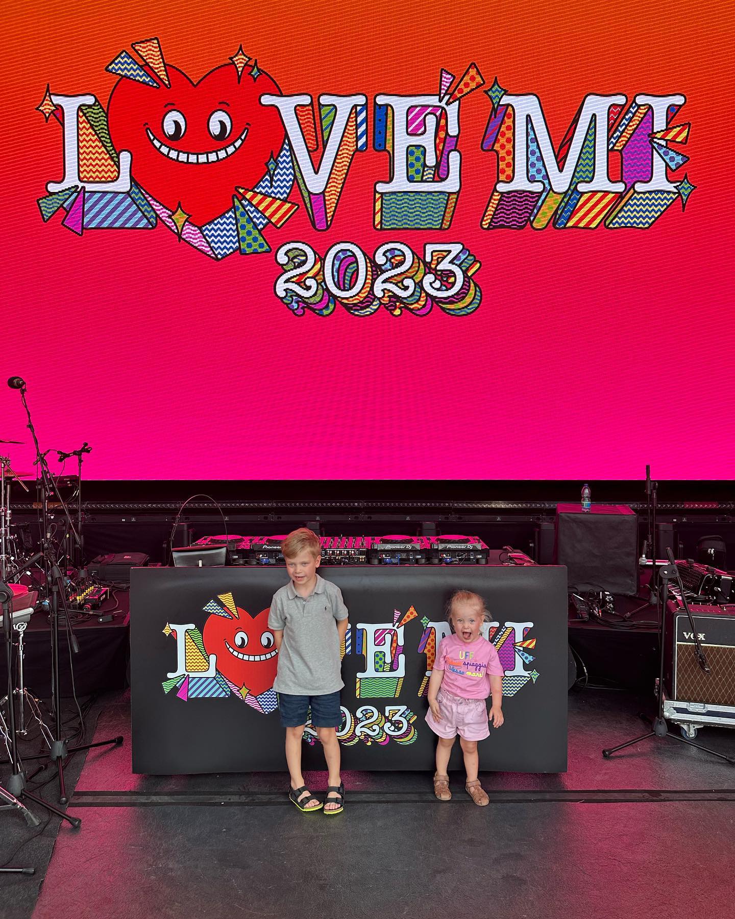 Fedez Tutto pronto per domani!
non avete idea di quanto sia emozionato e grato per qu...