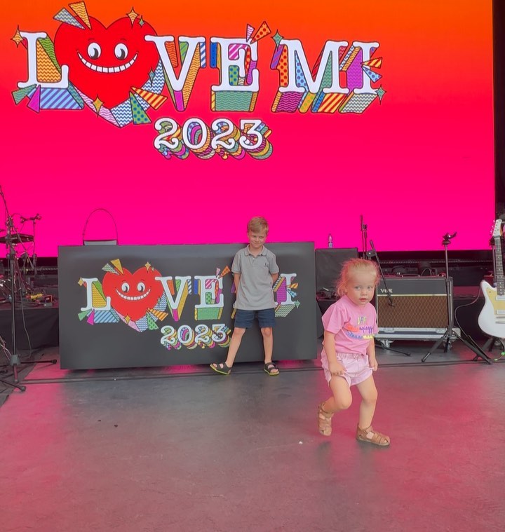 Fedez Tutto pronto per domani!
non avete idea di quanto sia emozionato e grato per qu...