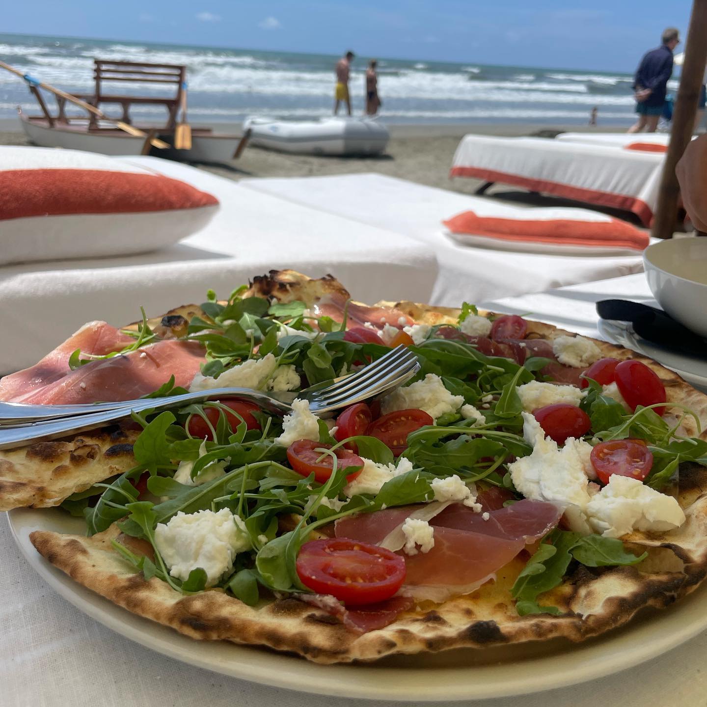 Elisabetta Gregoraci • Waves and my favourite person : the perfect combination...