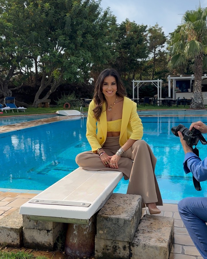 Elisabetta Gregoraci • Curiosi di vedere la nuova cover di ?
Io, e
vi raccontiamo la nostra feli...