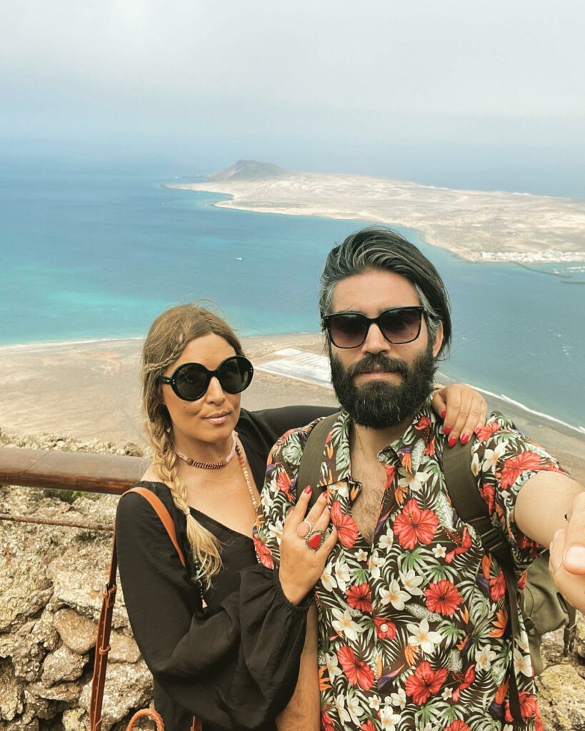 Selvaggia Lucarelli, Lanzarote è separata da un piccolo fazzoletto di mare dall’isola di Graciosa. Ch… su Instagram incanta i suoi fan