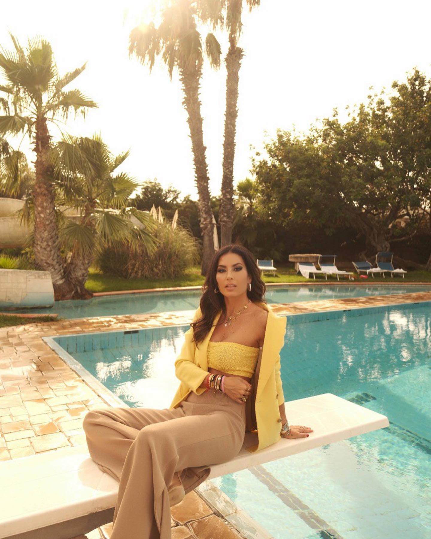 Elisabetta Gregoraci • Curiosi di vedere la nuova cover di ?
Io, e
vi raccontiamo la nostra feli...