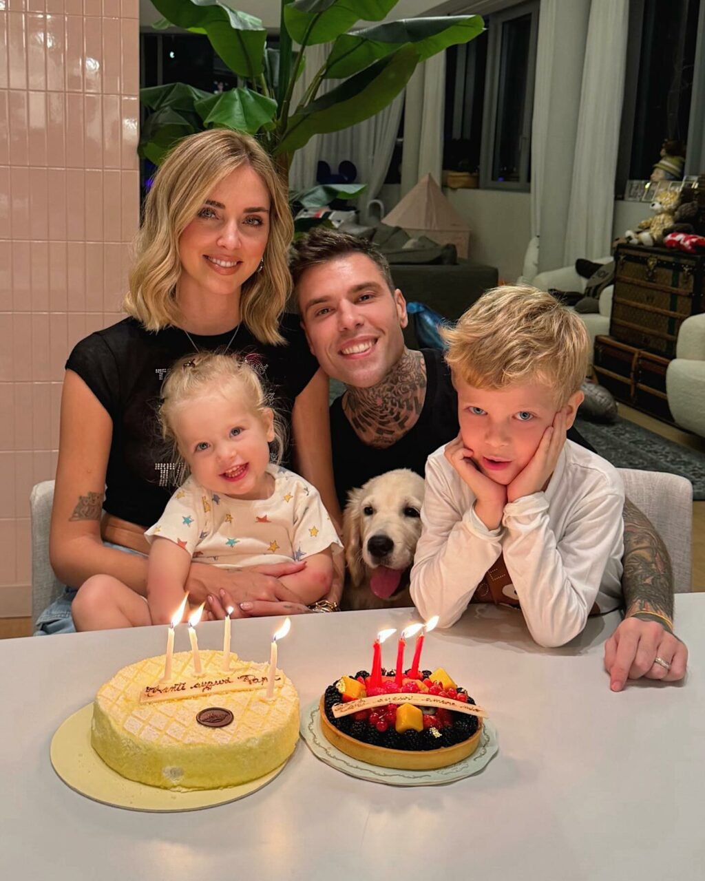 Fedez, E sono 34 anni…grato alla mia famiglia per tutto l’amore che riesce a darmi ogni… su Instagram delizia i suoi fan