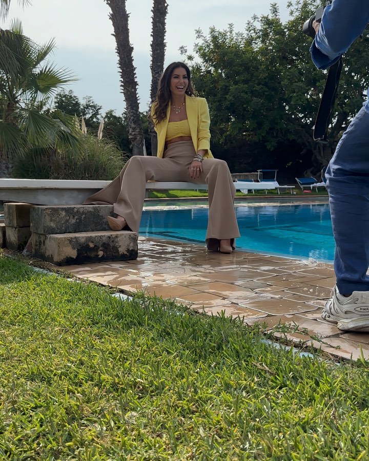 Elisabetta Gregoraci • Curiosi di vedere la nuova cover di ?
Io, e
vi raccontiamo la nostra feli...