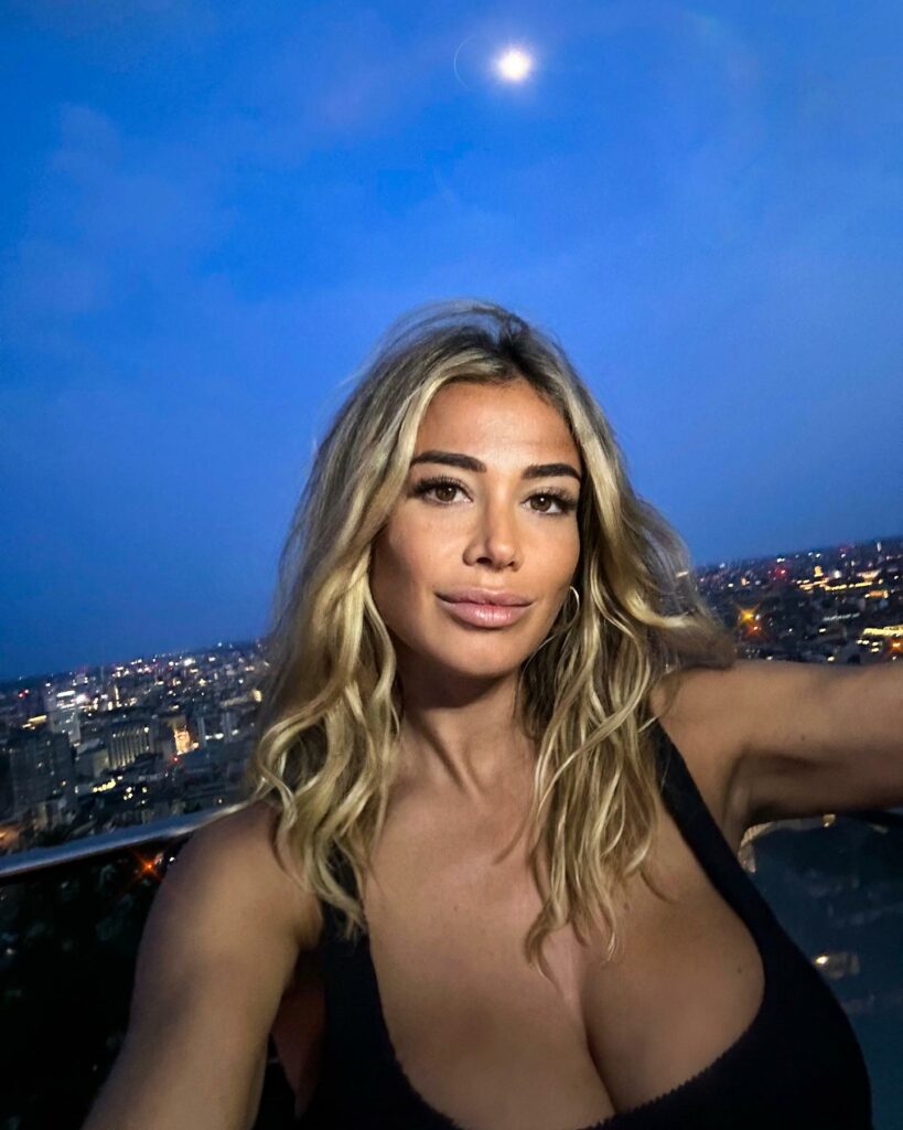 Diletta Leotta, Full moon… su Instagram per i suoi fan