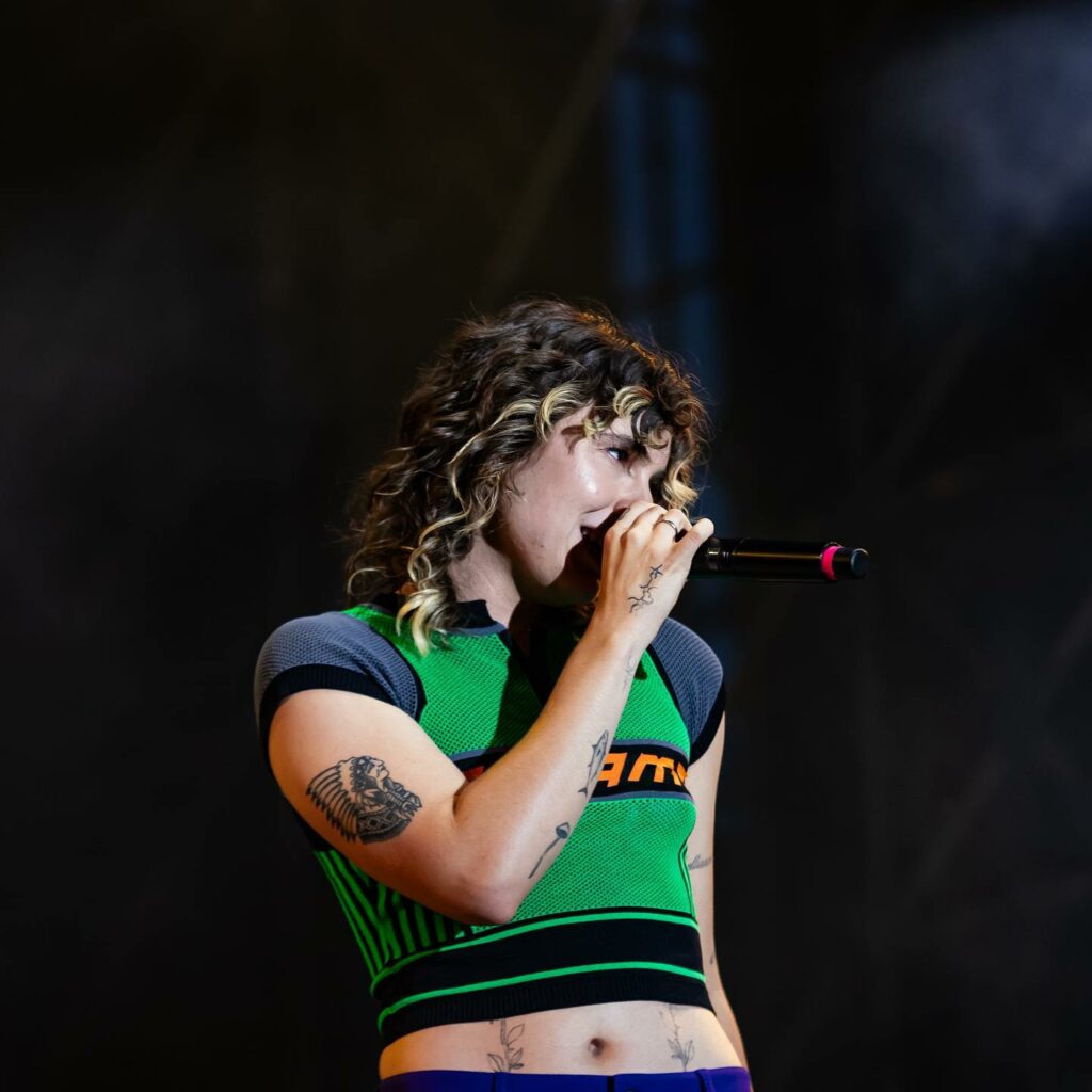 Benvenuti nel meraviglioso mondo di Madame, la regina della stravaganza e dell'eleganza! Sì, avete...