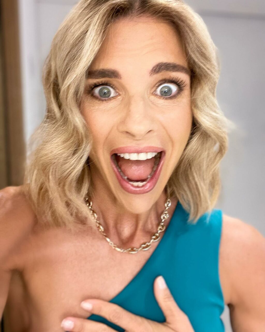 Martina Colombari, E sono 48 !!!!!!!!!!!!… su Instagram incanta i suoi fan