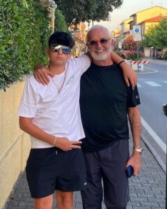 Ci sono figure pubbliche che destano tanto scalpore quanto Flavio Briatore. L'ex manager di Formula...