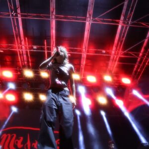 Benvenuti al salotto di Madame, la regina dell'ironia e della sfrontatezza. Qui non troverete...