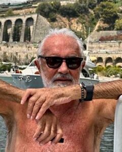 Flavio Briatore, il magnate italiano della Formula 1 che ha fatto parlare tanto di sé più per i suoi...