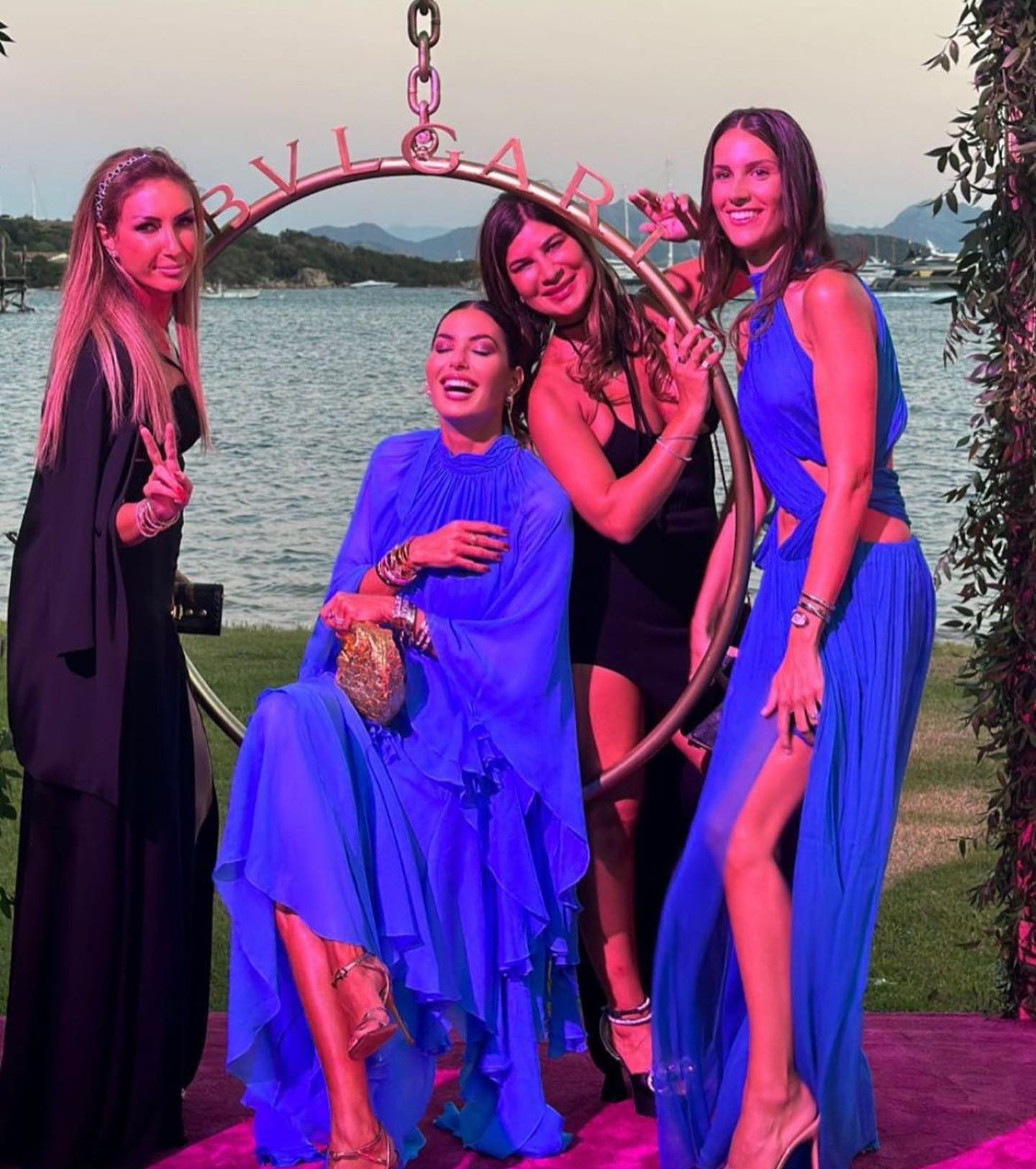 Elisabetta Gregoraci • Yesterday’s night: blue and my amazing squad 
N.B in pendant con mio figlio s...