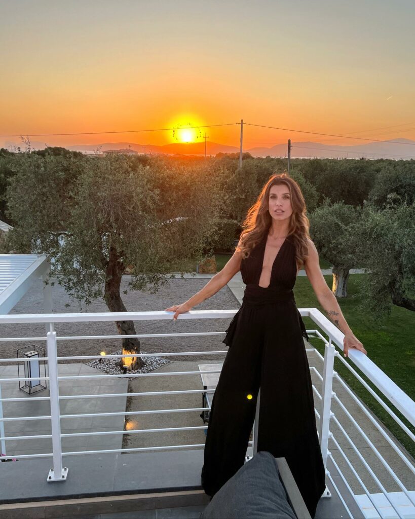 Elisabetta Canalis, If you are planning a vacation in the West coast of Sardina, you can’t miss the … su Instagram delizia i suoi fan