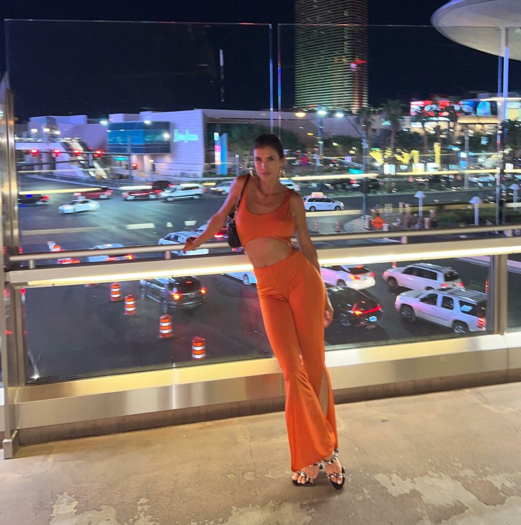 Elisabetta Canalis, Hi Vegas!… su Instagram incanta i suoi fan