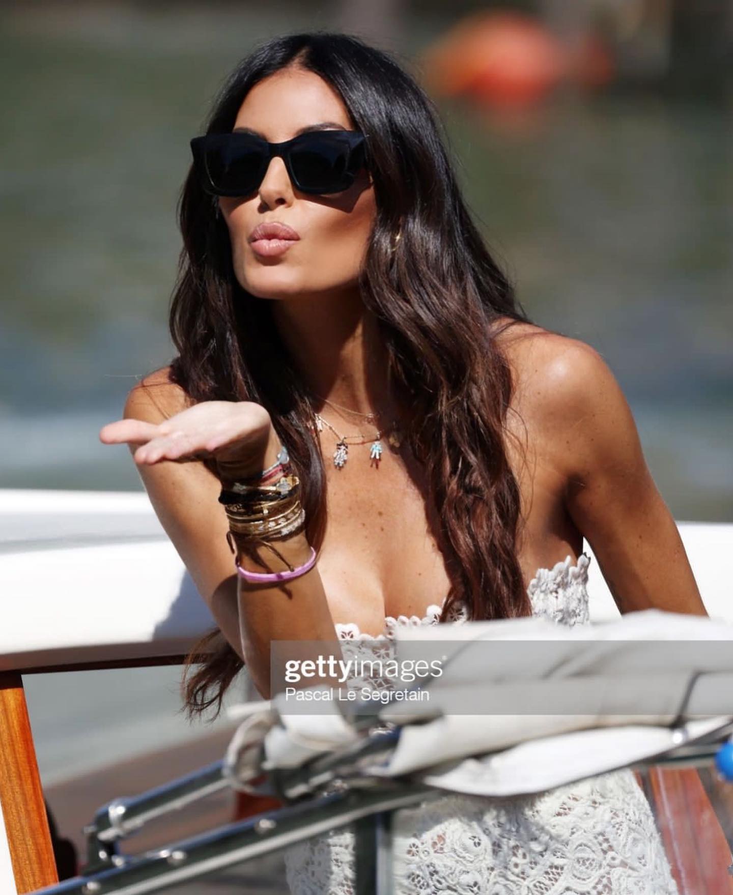 Elisabetta Gregoraci • Venezia, dove la magia incontra l’incanto 
• Total look  
• Mua:...