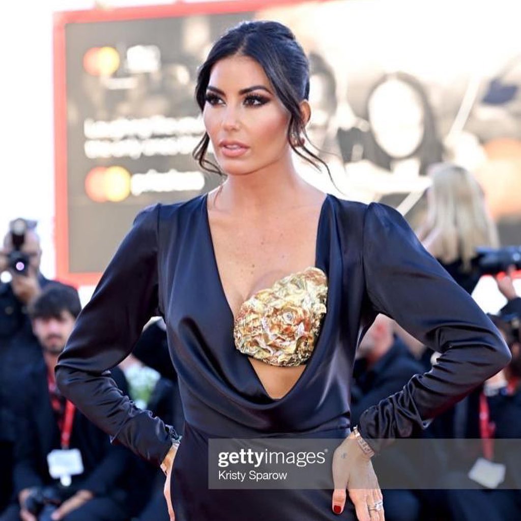 Elisabetta Gregoraci • Cuore che batte forte a Venezia
Per questo magico Red Carpet ho scelto di ind...