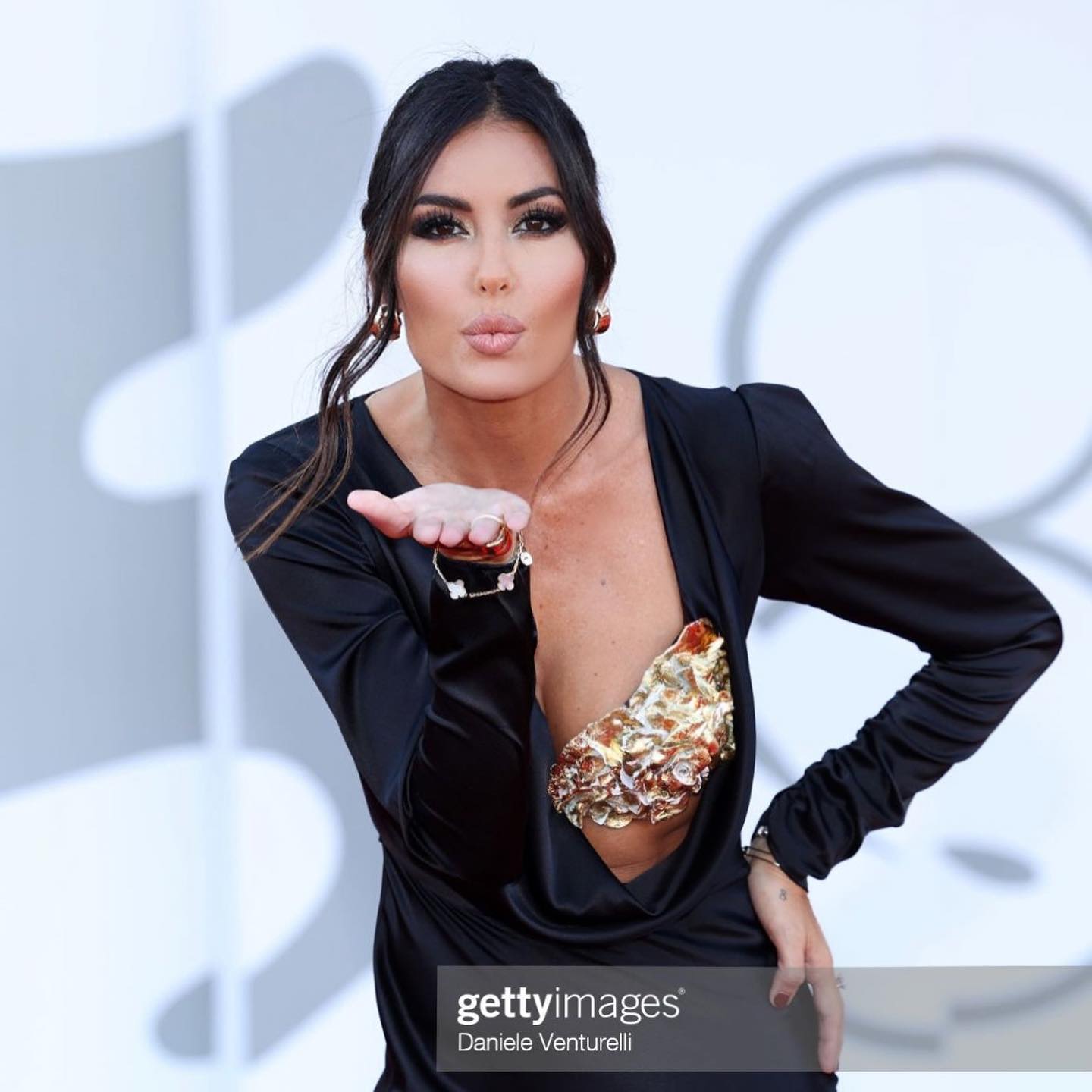 Elisabetta Gregoraci • Cuore che batte forte a Venezia
Per questo magico Red Carpet ho scelto di ind...