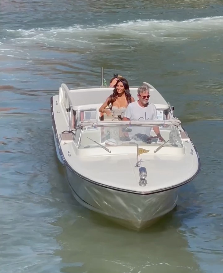 Elisabetta Gregoraci • Venezia, dove la magia incontra l’incanto 
• Total look  
• Mua:...