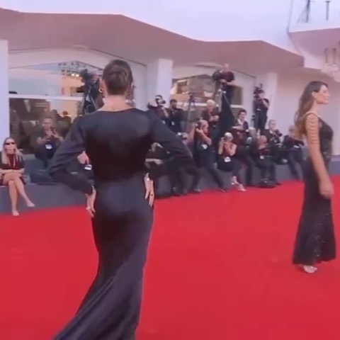 Elisabetta Gregoraci • Cuore che batte forte a Venezia
Per questo magico Red Carpet ho scelto di ind...