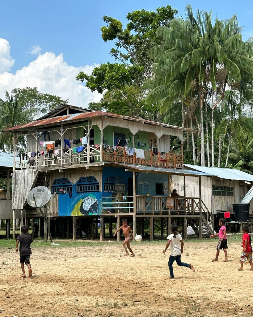 Selvaggia Lucarelli, In Amazzonia ho pregato tanto che ogni tentativo di addomesticare il mondo, alme… su Instagram incanta i suoi fan