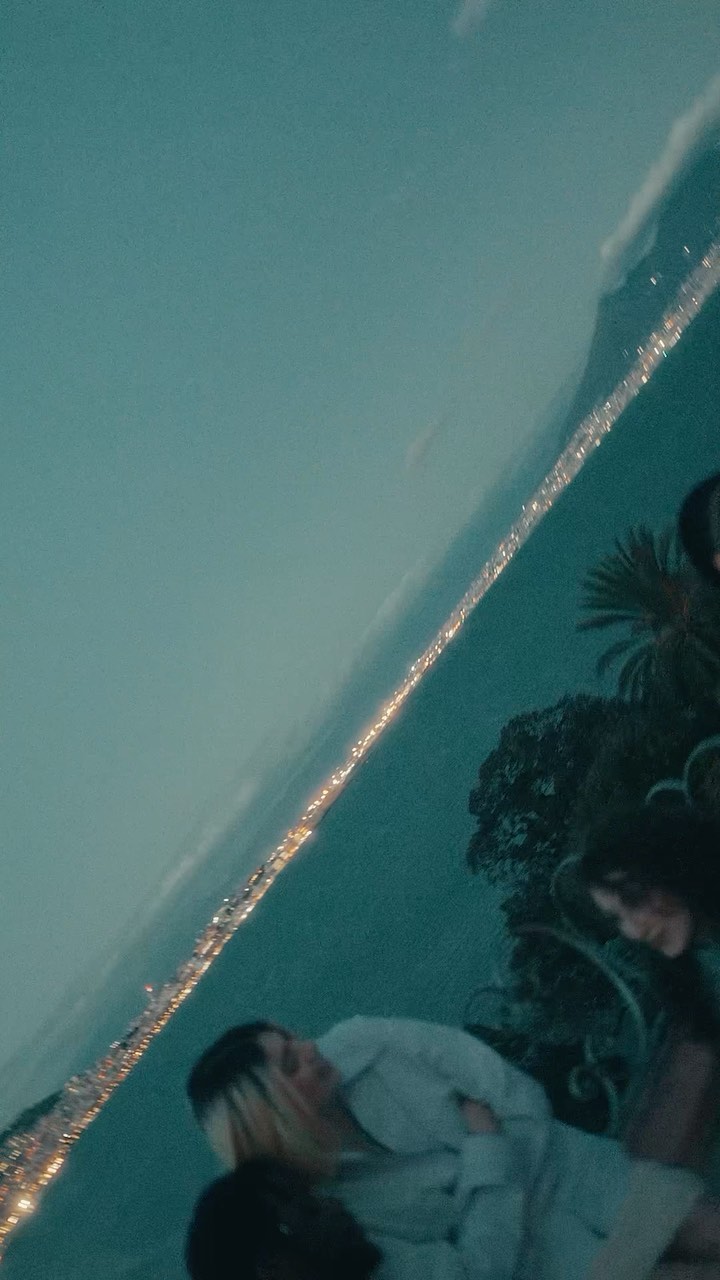 Annalisa Fare da colonna sonora a queste immagini mi emoziona davvero molto.
E mi emozio...