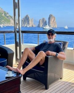 Vi presento il magnate più temuto e amato del jet set internazionale: Flavio Briatore. Ex manager di...