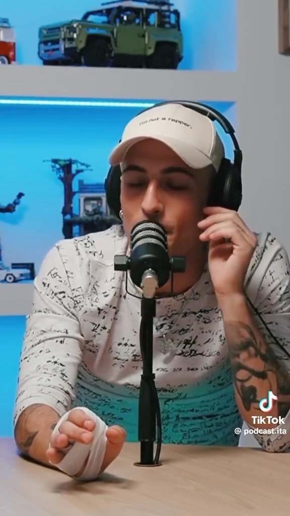 Selvaggia Lucarelli, Sono adorabili questi gggiovani per cui a 40/50 anni sei vecchio e puoi accompag… su Instagram delizia i suoi fan