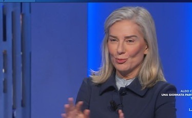 Selvaggia Lucarelli, Elena Basile ha una lunga carriera diplomatica alle spalle, dice cose interessan… su Instagram per i suoi fan