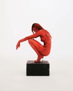 Chi è Elodie? Una cantante, un'artista, una fashion icon o semplicemente una ragazza comune con un...