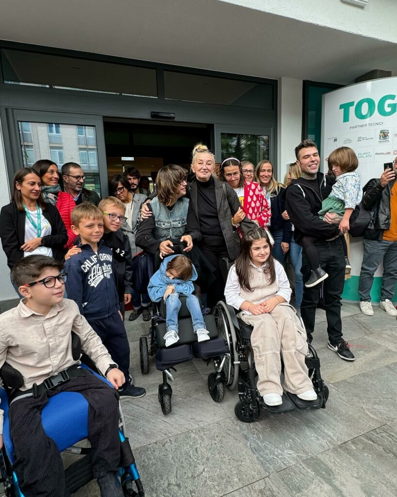 Fedez, Ricordo la prima volta che andai a far visita ai bambini e alle bambine del cent… su Instagram delizia i suoi fan