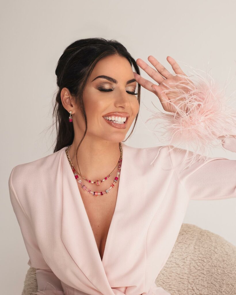 Elisabetta Gregoraci, • Vivaci, cool e dallo stile inconfondibile: lasciati ispirare dai colori frizza… su Instagram delizia i suoi fan