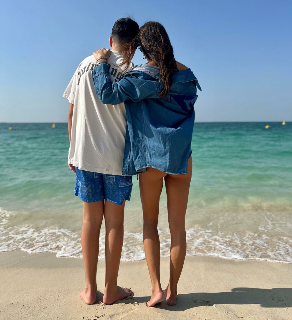 Elisabetta Gregoraci, • Un abbraccio ti aggiusta il cuore… su Instagram delizia i suoi fan