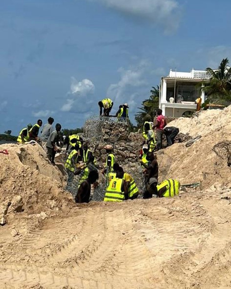 Flavio Briatore Lavori per ampliare la spiaggia del  portati a termine!
Ecco il risultato!
Work...