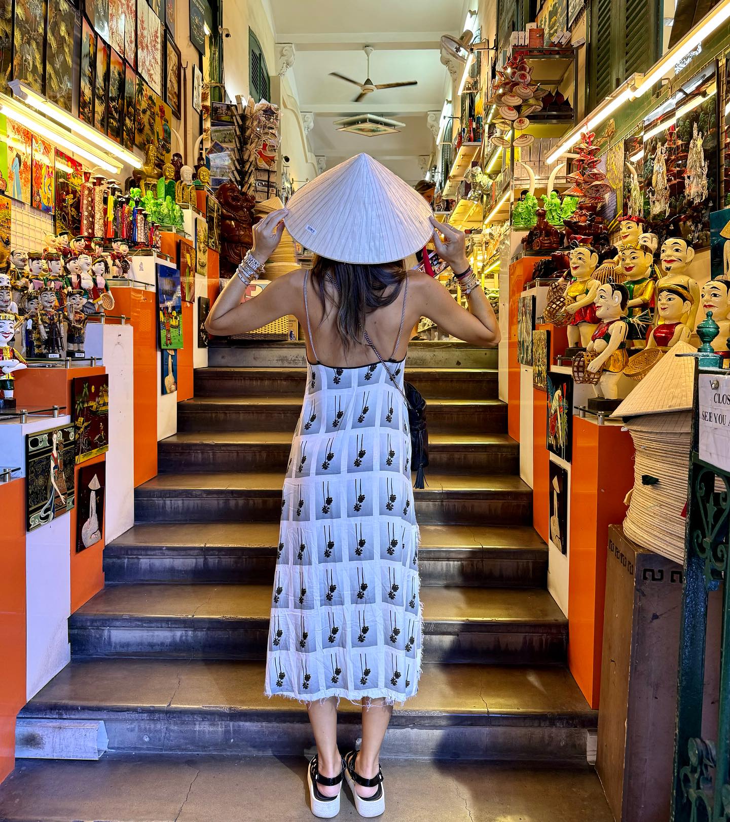 Elisabetta Gregoraci • Vietnam giorno 1 - Saigon
Anche conosciuta come Ho Chi Minh, la città ha una...