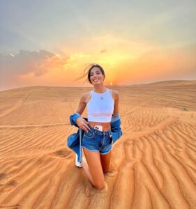 Elisabetta Gregoraci, • Sun goes down in the desert… su Instagram per i suoi fan