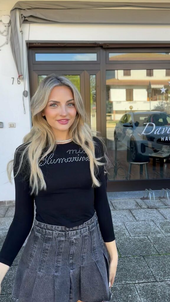 Aurora Baruto, Vi porto con me nel salone Matrix di Davide Doria, per un trattamento idratante … su Instagram saluta i suoi fan