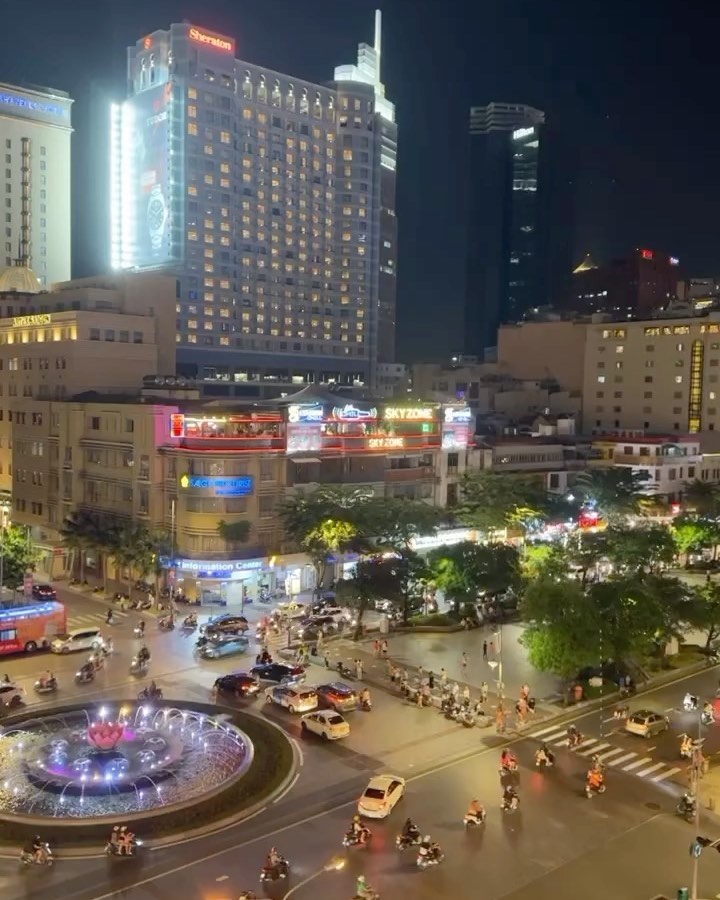 Elisabetta Gregoraci • Vietnam giorno 1 - Saigon
Anche conosciuta come Ho Chi Minh, la città ha una...