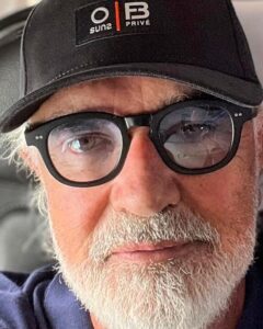 Ecco a voi il magnate della Formula 1, il re dello shopping da yacht e il guru dell'intrattenimento...