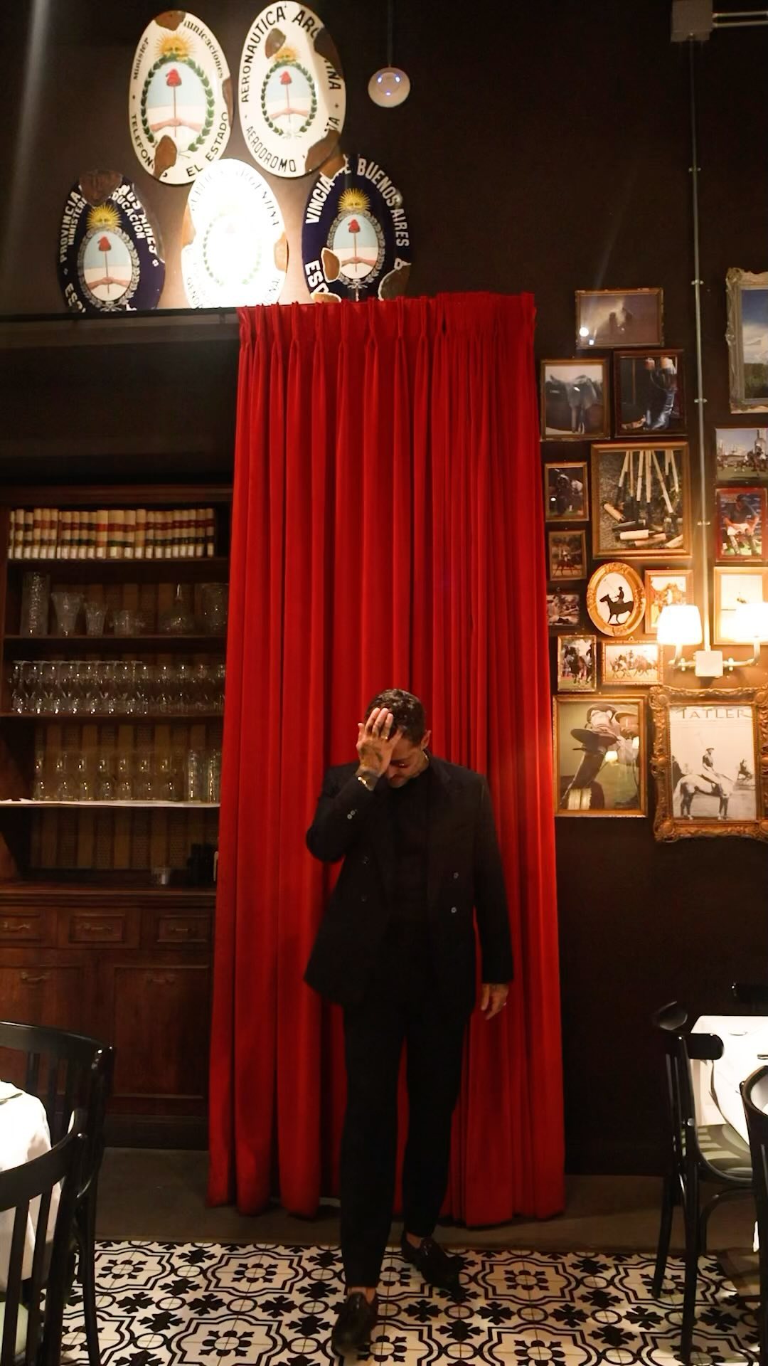 Fabrizio Corona VAMOS, PABLO ES VIVO!
ENTRA NEL NUOVO MONDO DELLA FAMIGLIA ESCOBAR....