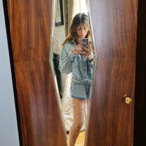 Vi presento Elisabetta Canalis, l'indiscussa regina dell'ironia e della simpatia. Con il suo sorriso...