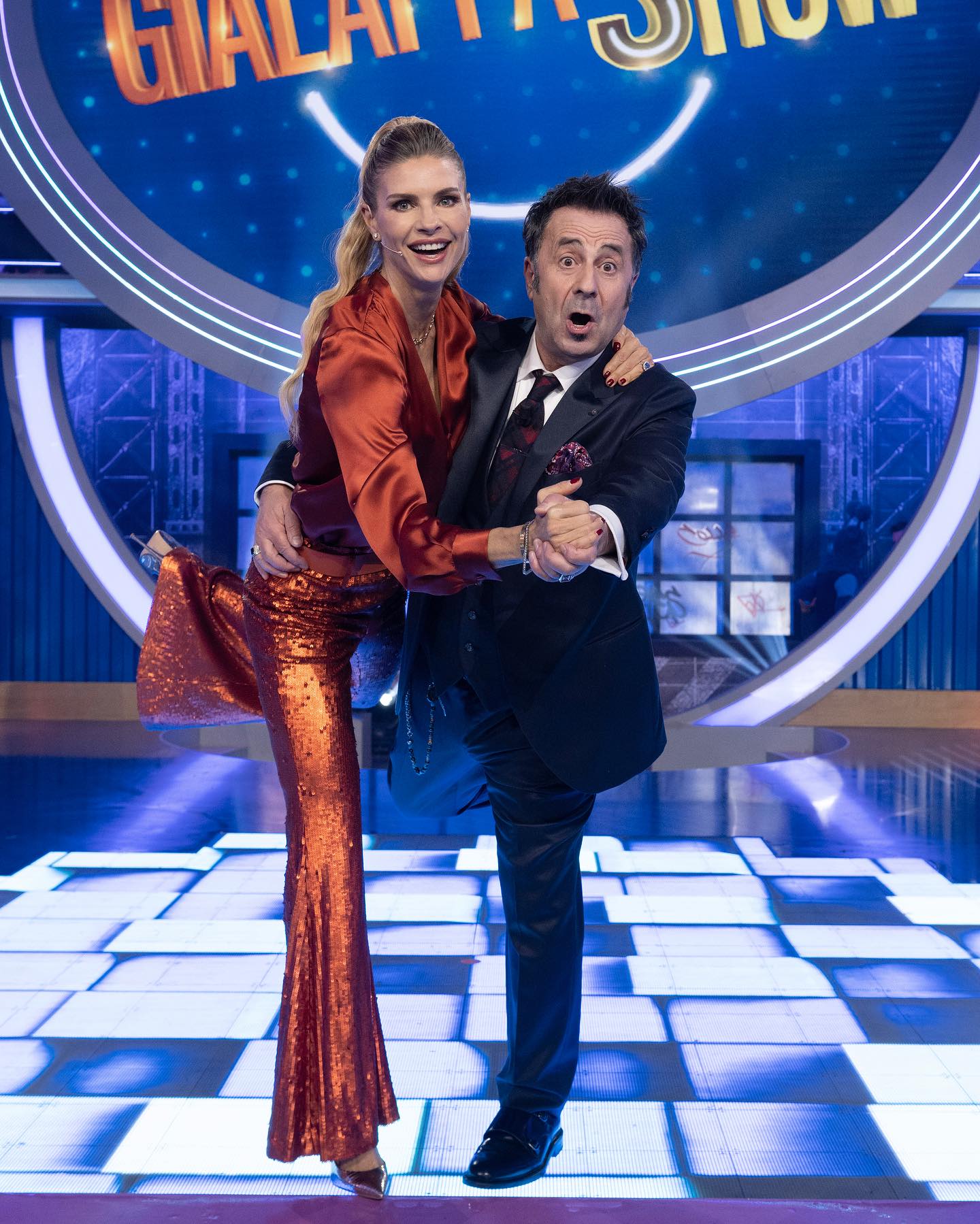 Martina Colombari Ci vediamo domani sera su  e  alle 21:30!!!
Photo by...