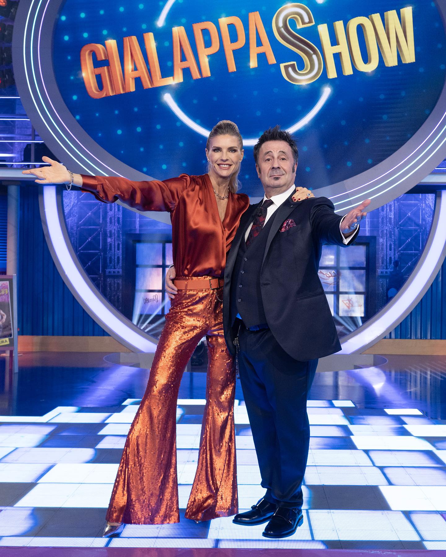 Martina Colombari Ci vediamo domani sera su  e  alle 21:30!!!
Photo by...