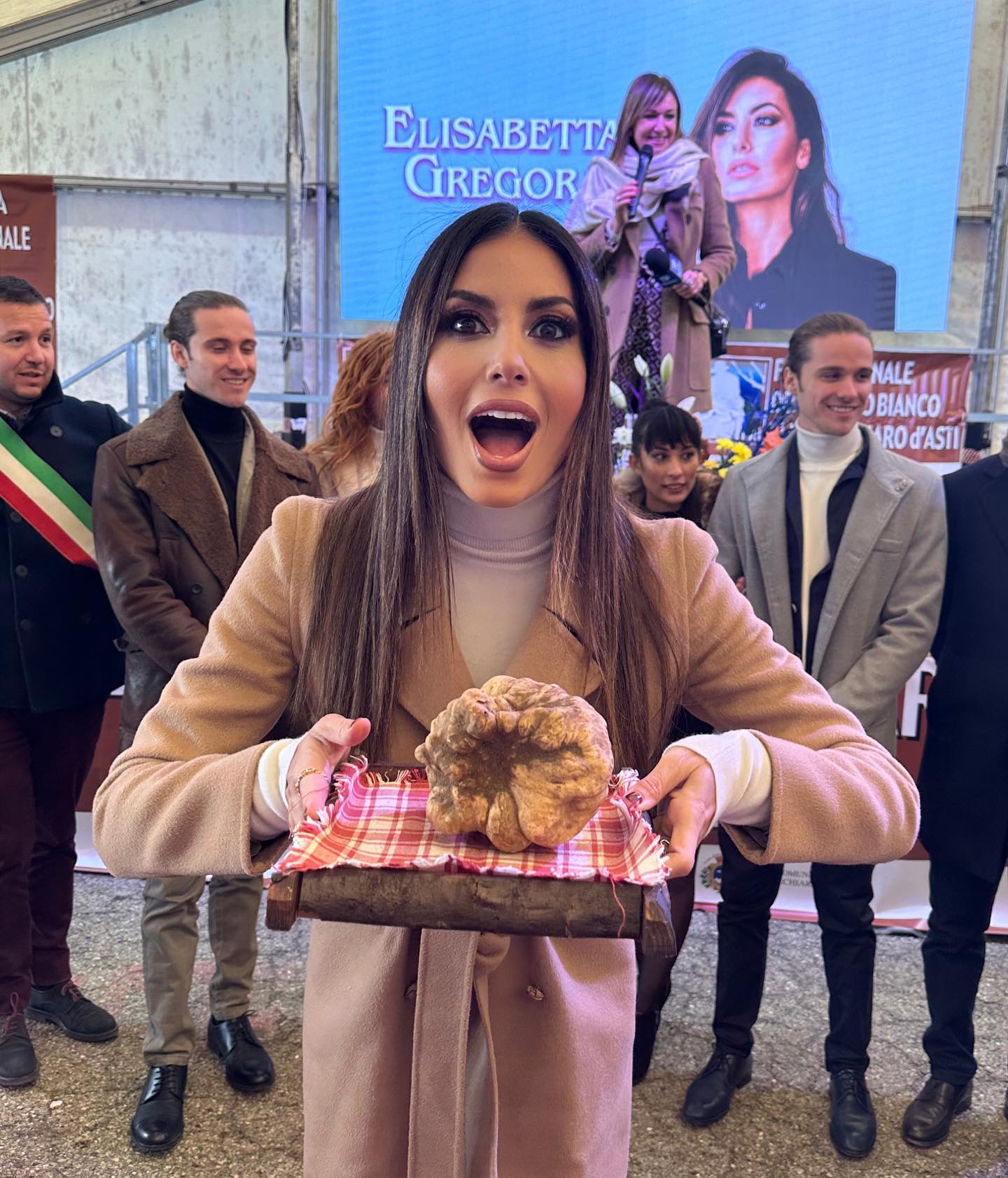 Elisabetta Gregoraci • Last week
Un concentrato di progetti lavorativi e tante belle cosine che ho a...