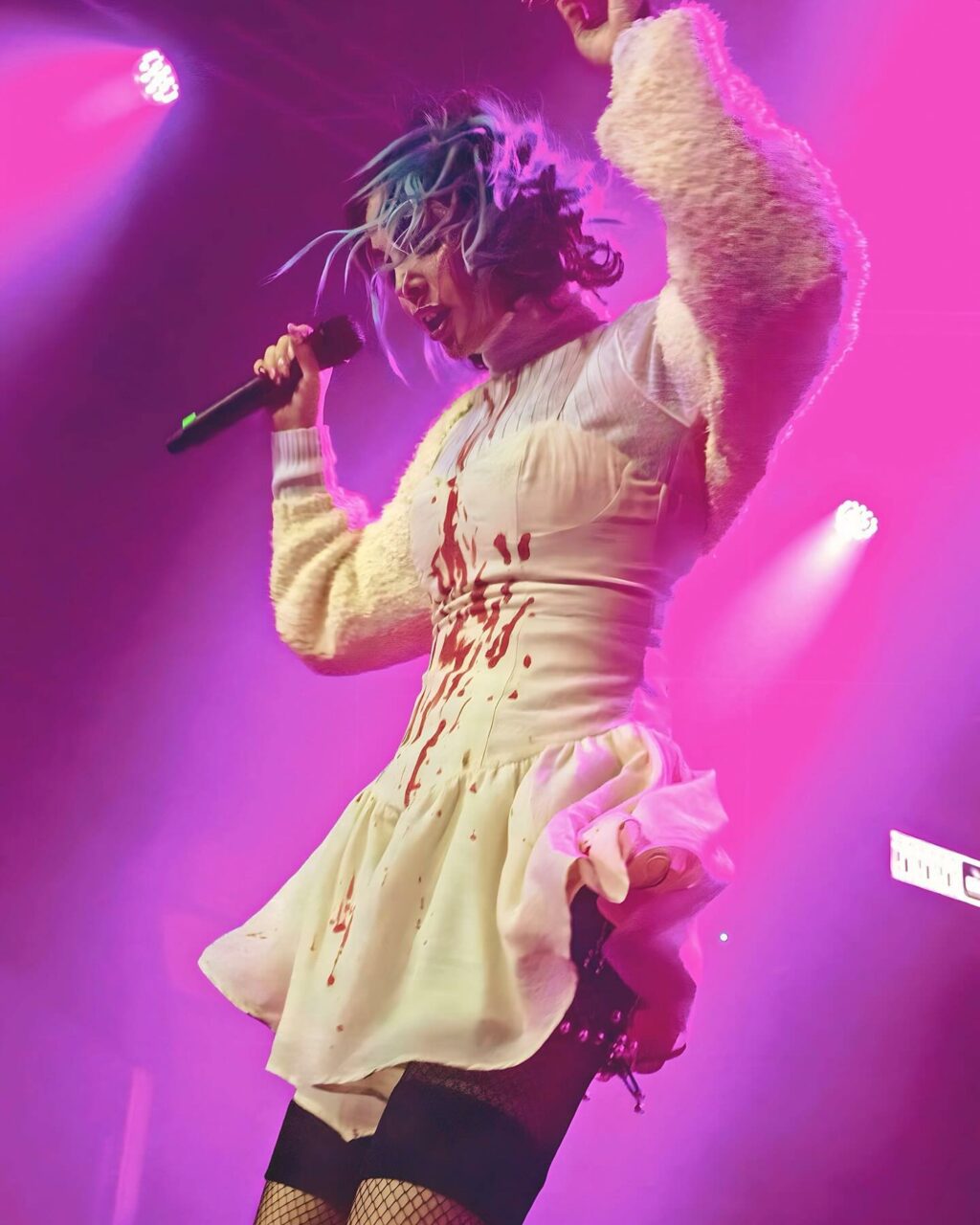 Rose Villan, la regina indiscussa del sarcasmo e della ironia, un vulcano di frasi taglienti e...